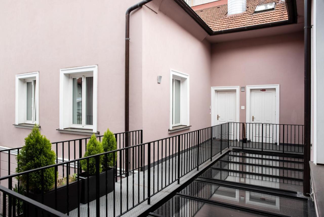 Atrio Apartments Trenčín Buitenkant foto